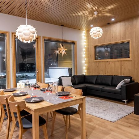 Premium Lapland Villa With Jaguzzi روفانييمي المظهر الخارجي الصورة